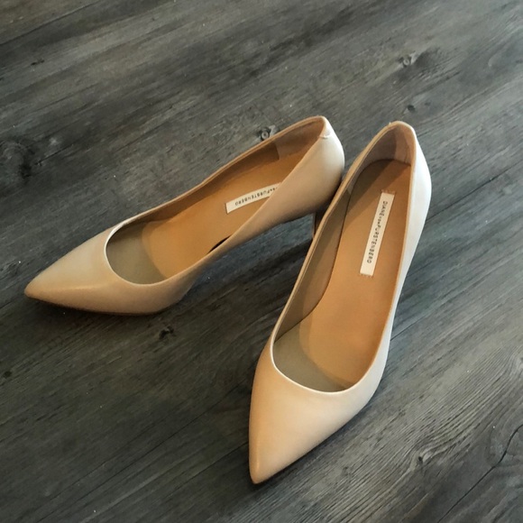 DVF NUDE LEATHER HEELS - Picture 2 of 4
